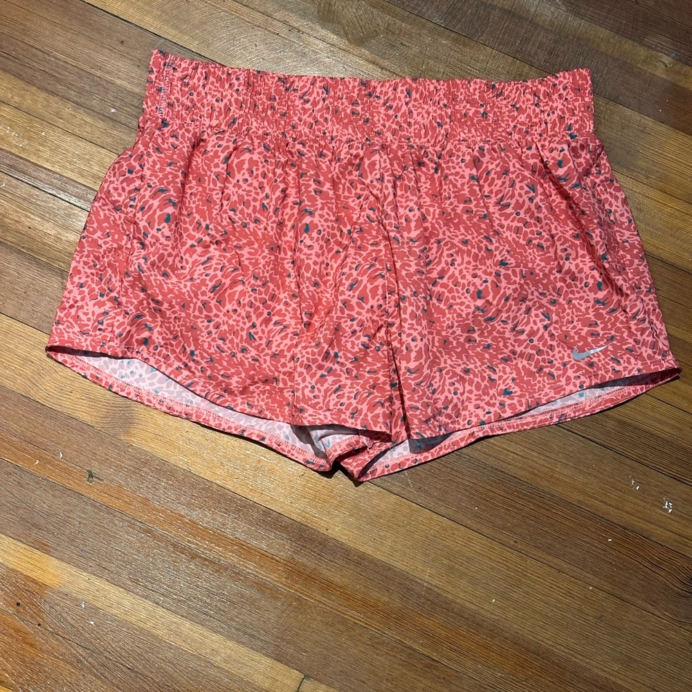 Nike Women's pink Patterned Shorts